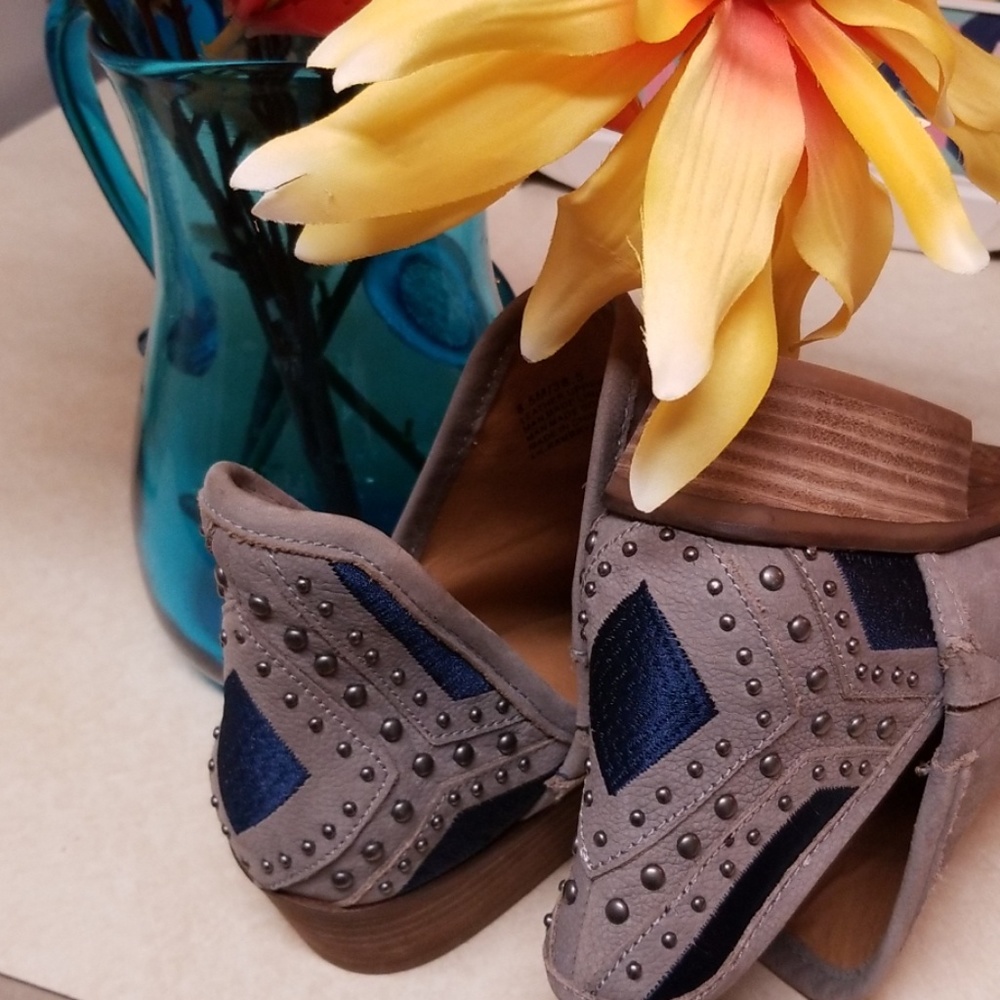 NWOT  LUCKY BRAND BOOTIES - Picture 2 of 8